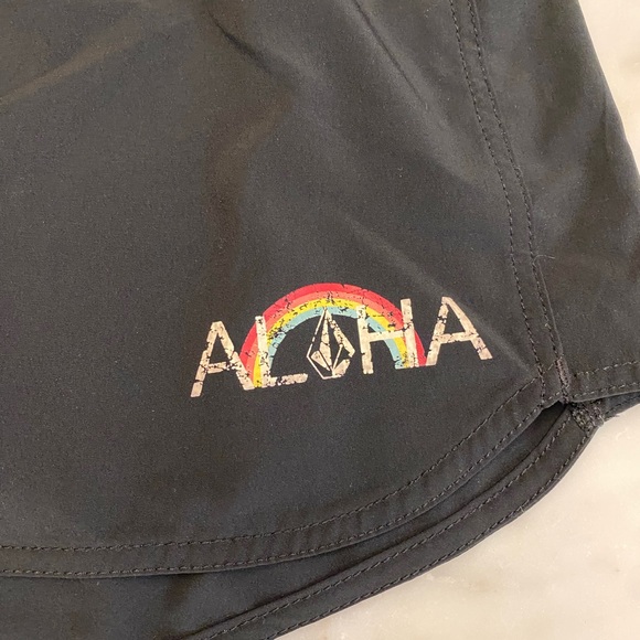 Volcom Shorts - Picture 4 of 6